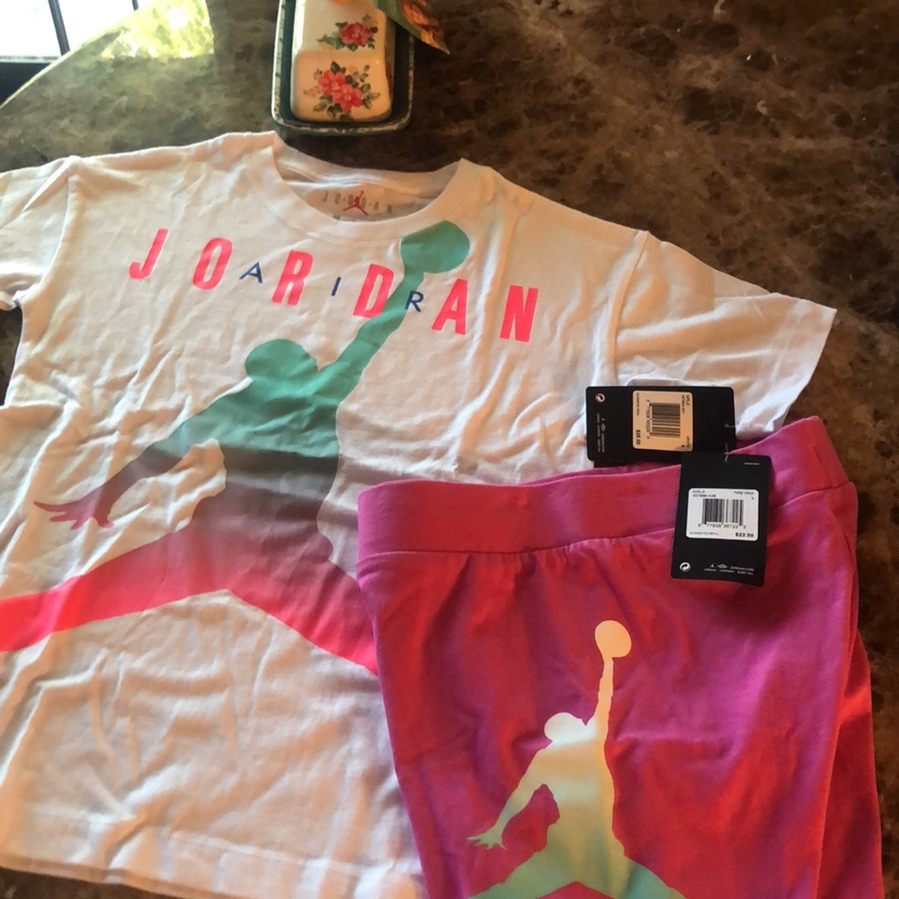 New Jordan 2 piece outfit. Sz S 8/10 Yrs